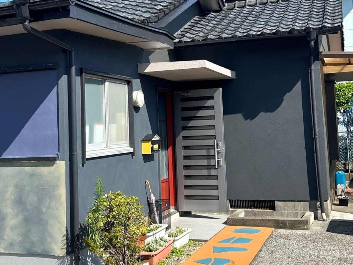 ecopen_inc's tweet image. 【最近の #エコペン 】

年明け早々、
事務所の外観が職人さんの手によって
” 少しだけ ” 変わりました！！

お越しの際に、ちらっと見てみてください💁‍♀️

改めまして、
本年もよろしくお願いいたします🙇

#塗装 #宮崎市塗装 
#ポーターズペイント
#ポーターズペイント宮崎県代理店