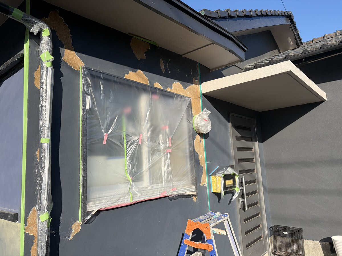 ecopen_inc's tweet image. 【最近の #エコペン 】

年明け早々、
事務所の外観が職人さんの手によって
” 少しだけ ” 変わりました！！

お越しの際に、ちらっと見てみてください💁‍♀️

改めまして、
本年もよろしくお願いいたします🙇

#塗装 #宮崎市塗装 
#ポーターズペイント
#ポーターズペイント宮崎県代理店