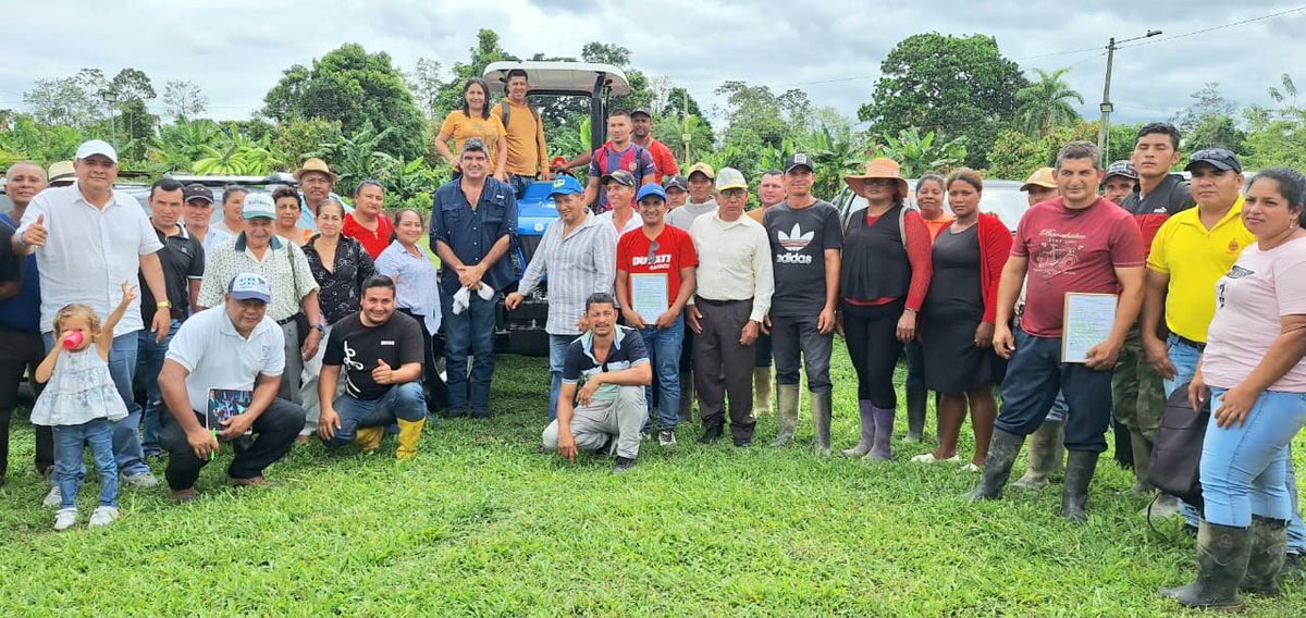 🤝🐄 #Esmeraldas l Mantuvimos una reunión de trabajo con  productores de la organización CONCARPLAT, articulando acciones para fortalecer el sector pecuario y promover el desarrollo productivo en el territorio.

#ElNuevoEcuador
