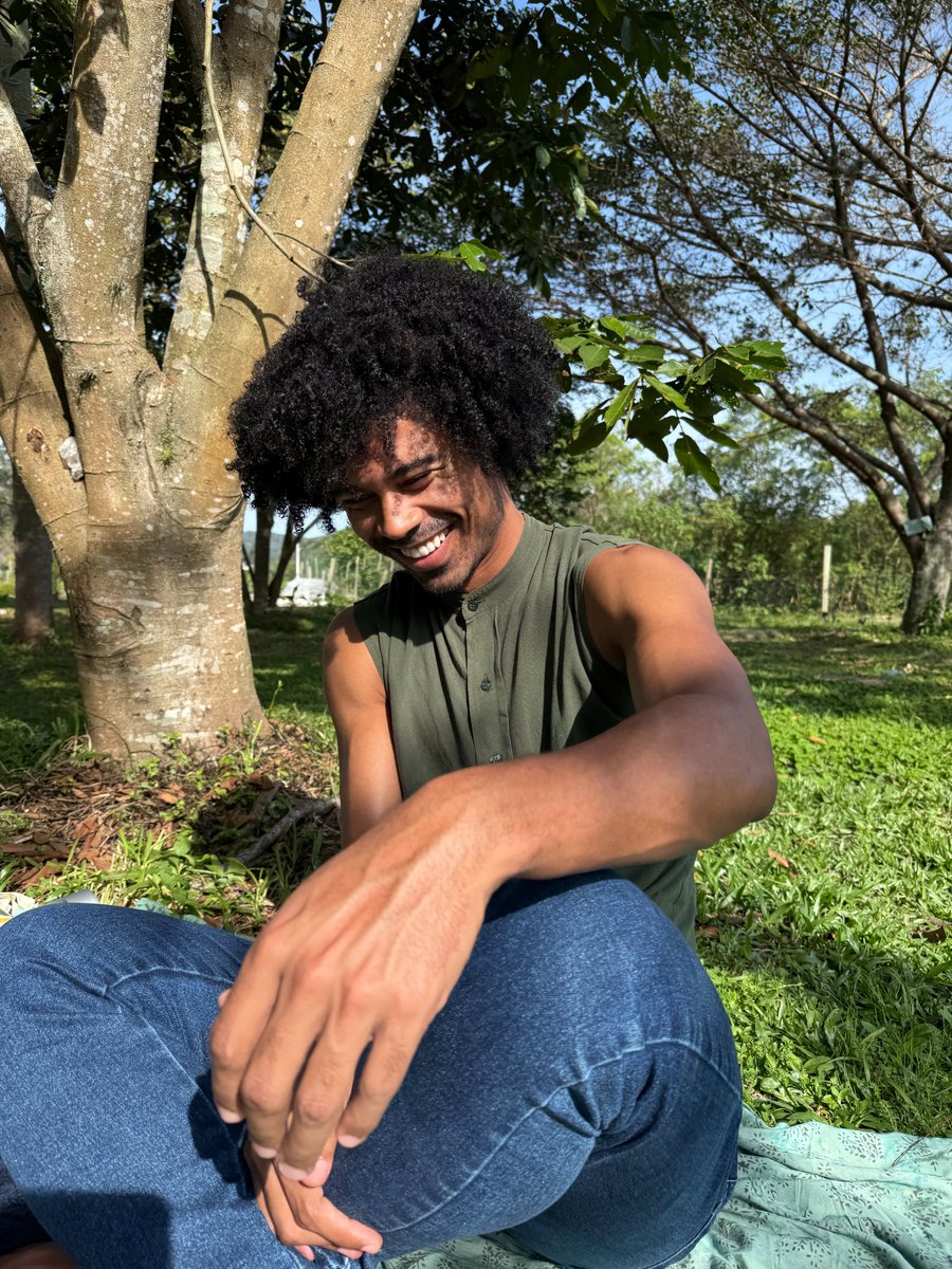 BrenoCora's tweet image. Sol, natureza e risada fácil. É assim que o Breno recarrega ☀️🌿😄

O que te faz sorrir assim também? Qual é o seu jeito de recarregar? Conta nos comentários 👇

♟️ #TeamBreno #BrenoCora #BBB26