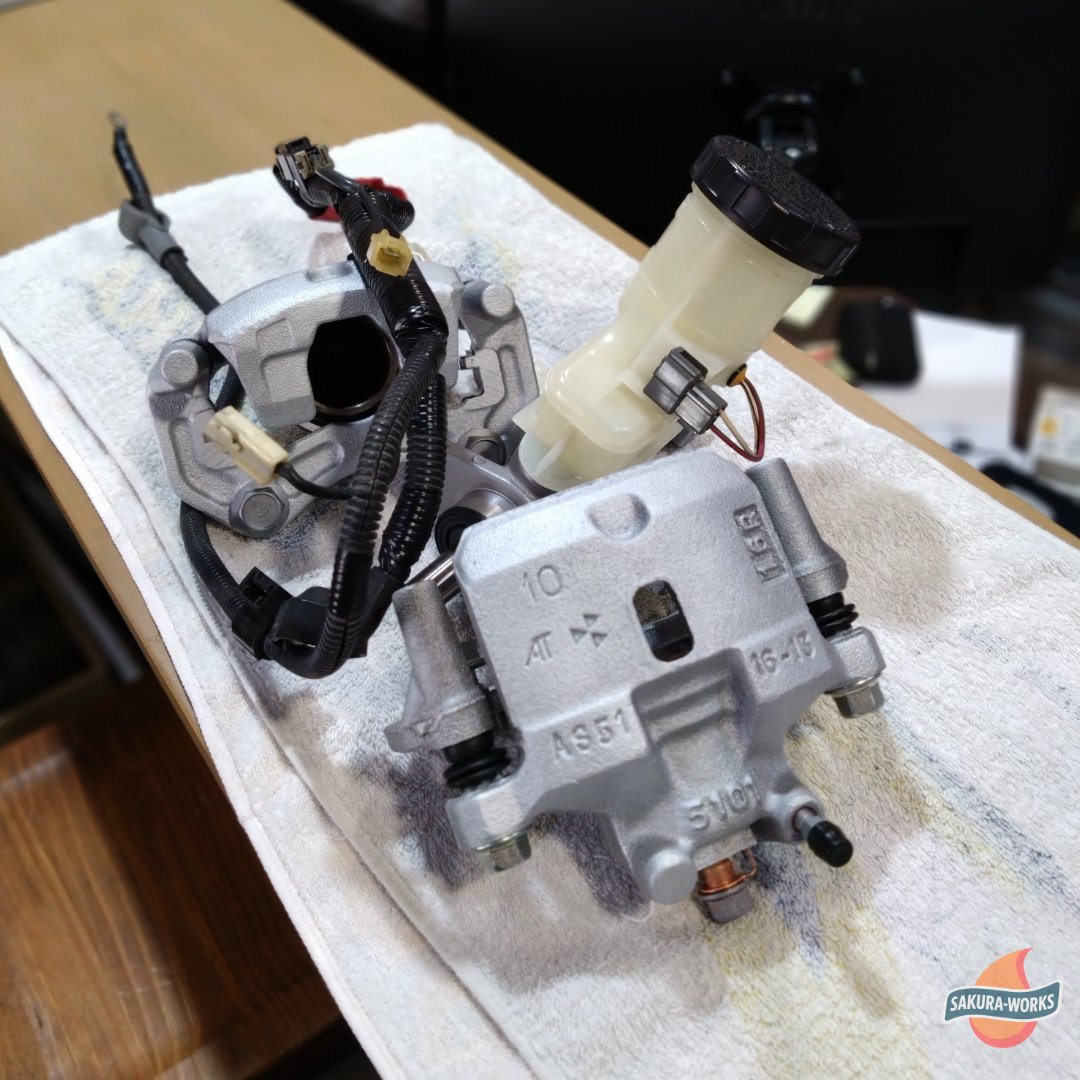 SWorks0303's tweet image. L700ミラジーノの整備。「この先10年、安心してご愛用いただく」をテーマに作業を進めてます。マスターバックはまだ生きていましたが、製廃の恐れもありますので、先回りして取替えさせていただきました。
#gino #mira #daihatsu #l700 #ジーノ #ダイハツ #ミラジーノ #ブレーキOH