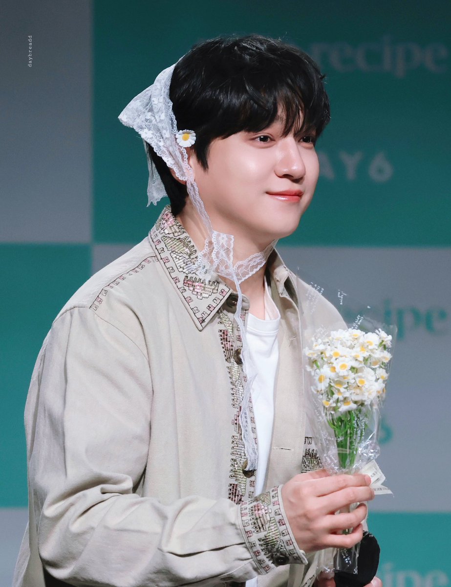 260120 #성진
 
꽃집 오빠 또 왔다