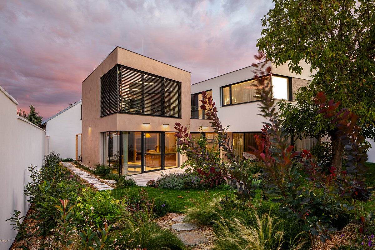 AmazingArchi's tweet image. Family House Prague - Libuš by JA Architekti 
Read more: amazingarchitecture.com/houses/family-…
Photography: Roman Mlejnek

#prague
#architect #architecture #amazingarchitecture