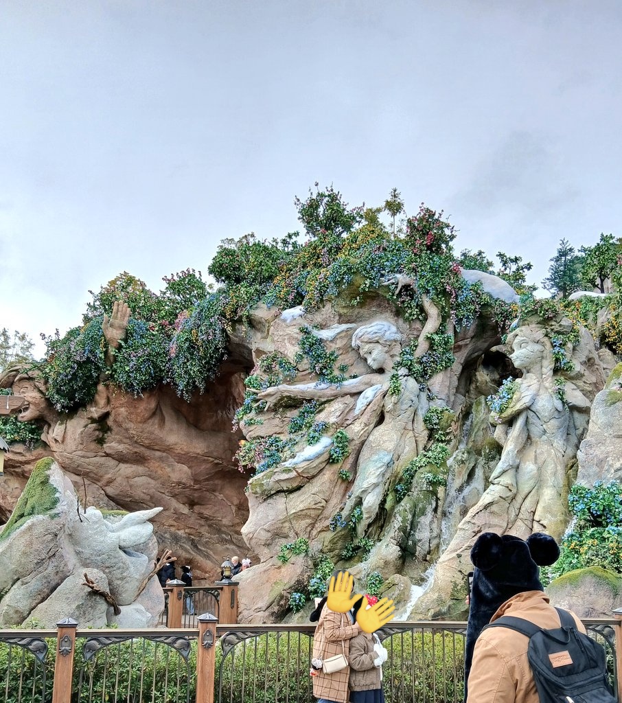 odacci08's tweet image. ファンタジースプリングス出来てから初めて来た！🏰🐭👑めちゃくちゃ寒い❄️