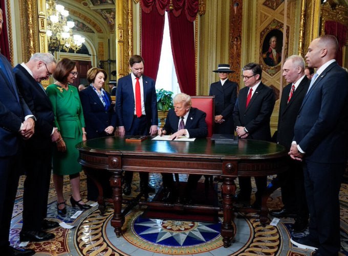 RedLineReportt's tweet image. If you support all Rogue judges getting impeached to save America put a “👍” in the comments 🔥