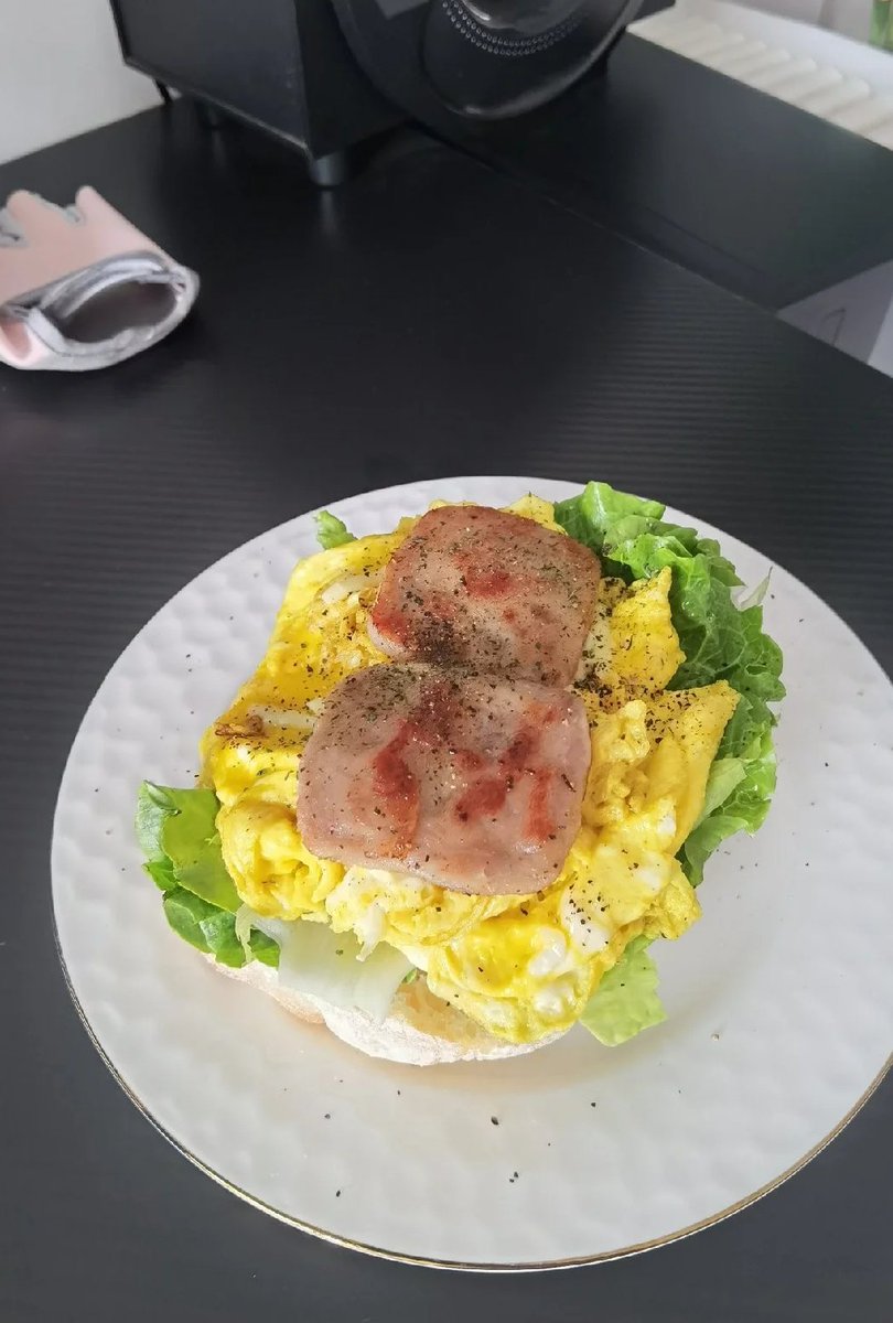 byowy9's tweet photo. シンプルながらも満足できる温かいブラン���が提供されます🥪 https://t.co/RszZGEWpSN