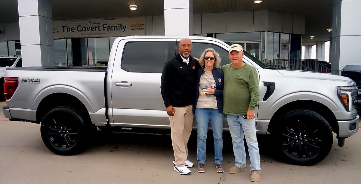 CoachPatmon's tweet image. I'll help a Coach's family get a truck every day of the week &amp;amp; twice on Sunday! Bonds run deep🤝 

Enjoy every drive &amp;amp; all the family memories that will be made...new Ford Lariat...much deserved!