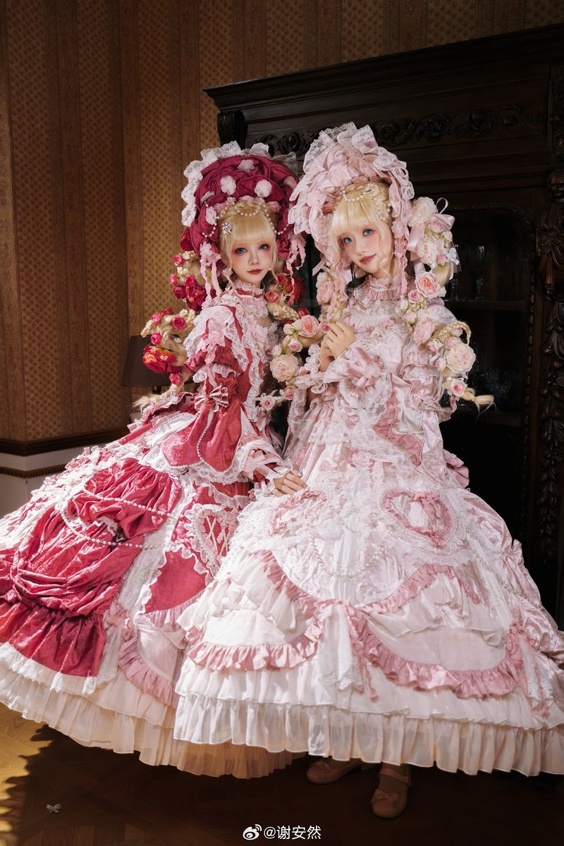 ロング丈は、圧倒的なボリューム感と重厚感で、特別な日の主役になれる