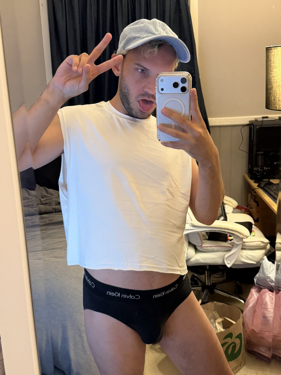 iicyvhs's tweet photo. Before I opened up some labubu ✨ https://t.co/BEZvBnBiOU