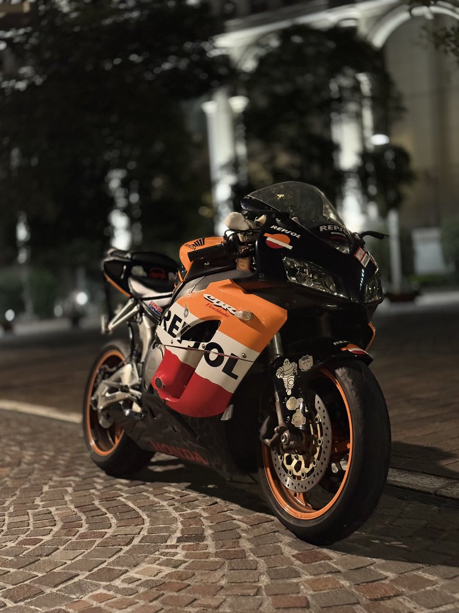 Asukq46__'s tweet photo. 東京のイタリア🇮🇹
#CBR1000RR
#sc57 https://t.co/uMxt8moje7