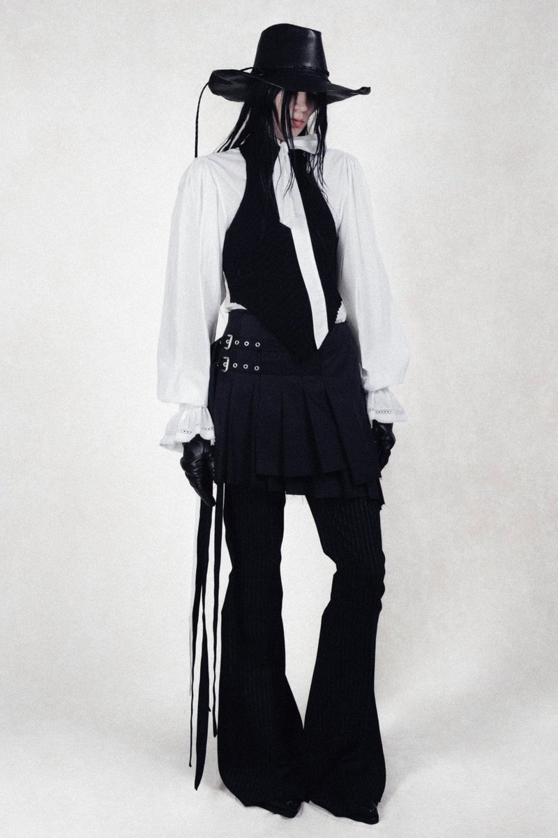 YouAreMyBezoar's tweet photo. Ann Demeulemeester pre fall 2026 https://t.co/QaIvpZNGW6