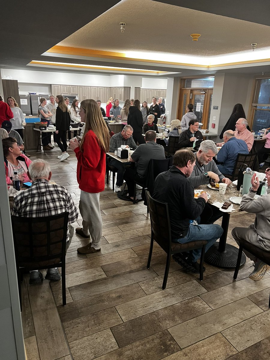 ByronGirlsHoops's tweet image. It was a great night servin’ up hope at Hope Lodge! @AmericanCancer 
Always a highlight of the season and definitely made a positive impact on everyone involved. We are super lucky to have such incredible young ladies on our squad! 
#ProudCoaches #FEAT 🐻⬇️