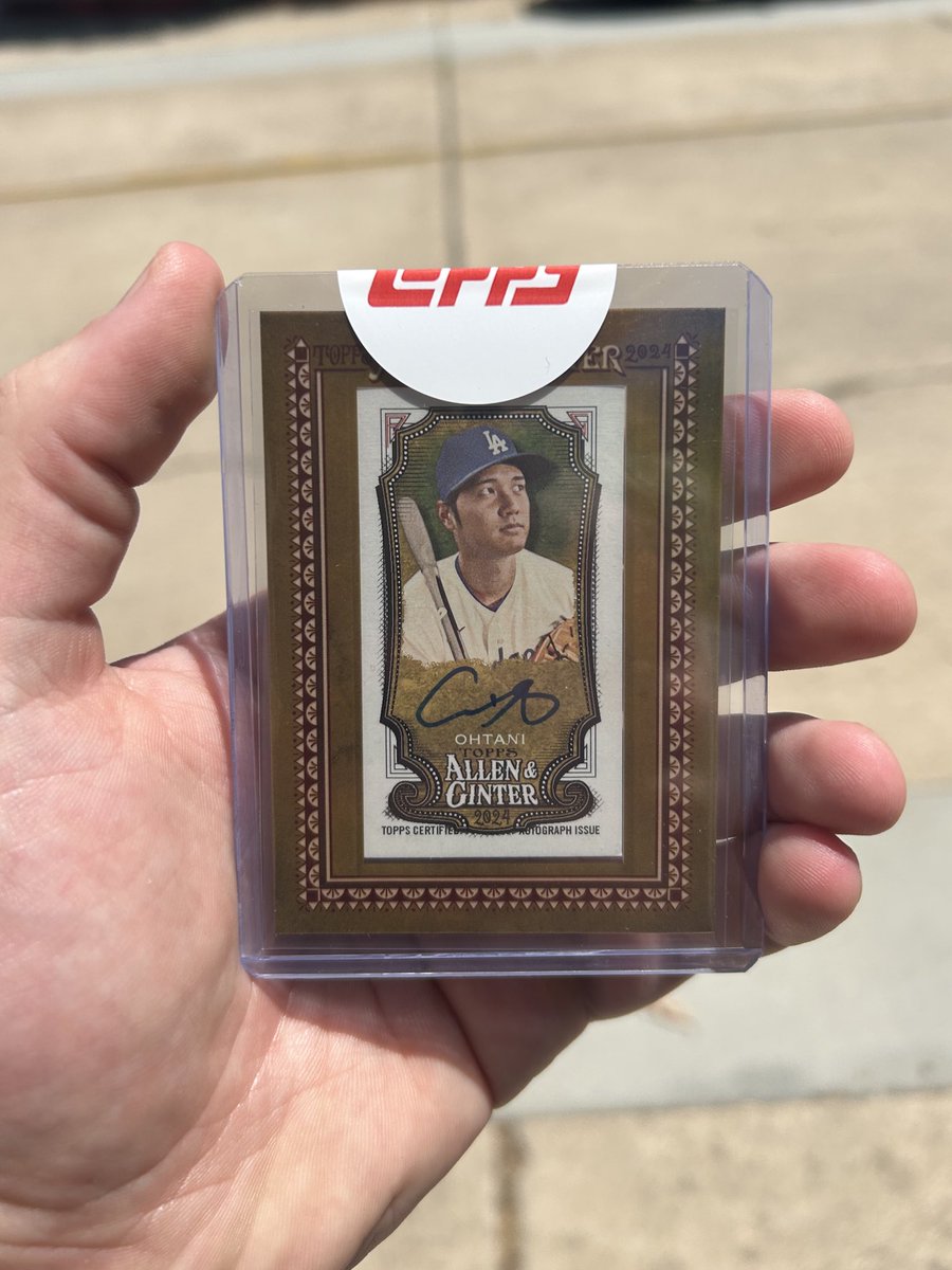 something that makes you happy: 

shohei ohtani autographs 😁