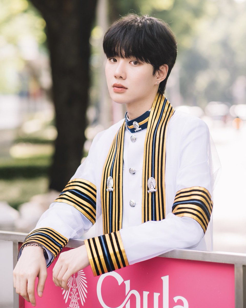 xiaosenruosen's tweet photo. แล้วตอนนั้นชียังเด็กอ่ะ คิดดูถ้าร่างหัวหน้าฝ่ายค้าน ปาก 1 ทีมโต้วาทีนิจุกลับมา บวกกับประสบการณ์ที่ผ่านมาของชีในช่วงสองสามปีนี้ ตัวใครตัวมันนะมึง ครูพาสาไทยก็ช่วยเราไม่ได้นะเว้ย กุชิงกราบฮองเฮาก่อนเลย ชีฟาดได้หมดแต่ชีแค่ยังไม่ทำ อย่า ปลุก ชี https://t.co/j3q1qmsH9q
