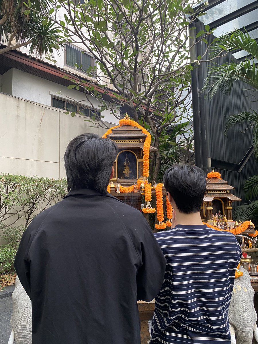 FourEverProject's tweet image. 21 มกราคม 2569

สวัสดีอาทิตย์ดาวตก ขอให้พวกเราผ่านไปด้วยกันได้อย่างราบรื่นนะคะ 😊🙏

@legendngern @oattrttt 

4EVERU PART2 Q22
#FoureverYouP2Q22