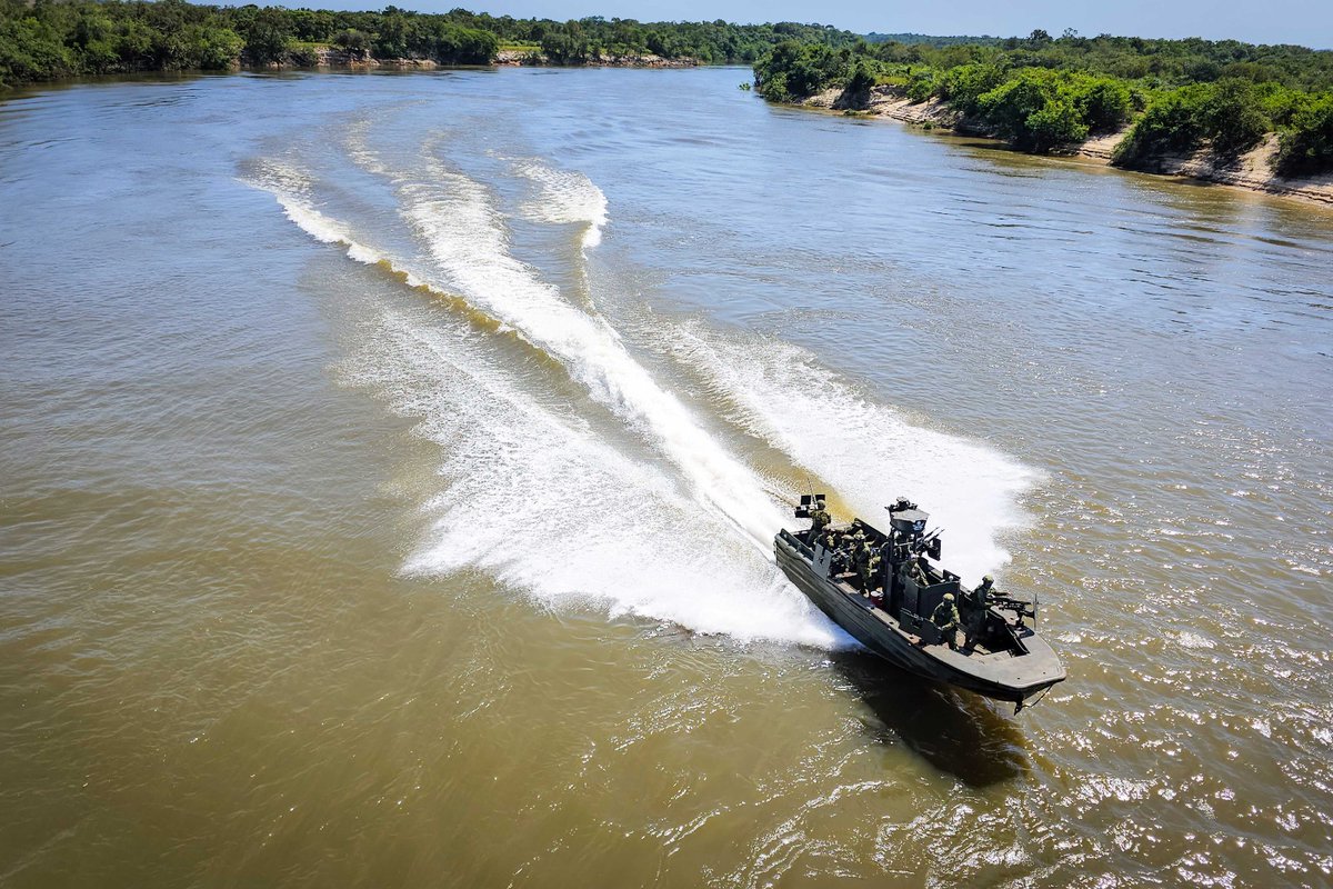 FNO_ArmadaCol's tweet image. La #FNO este 2026 inicia una nueva etapa bajo el mando del Brigadier General de IM Wilson Mauricio Martínez Londoño, fortaleciendo operaciones conjuntas y coordinadas para proteger a las comunidades ribereñas y garantizar el control fluvial en la región de la Orinoquía. 🇨🇴⚓️