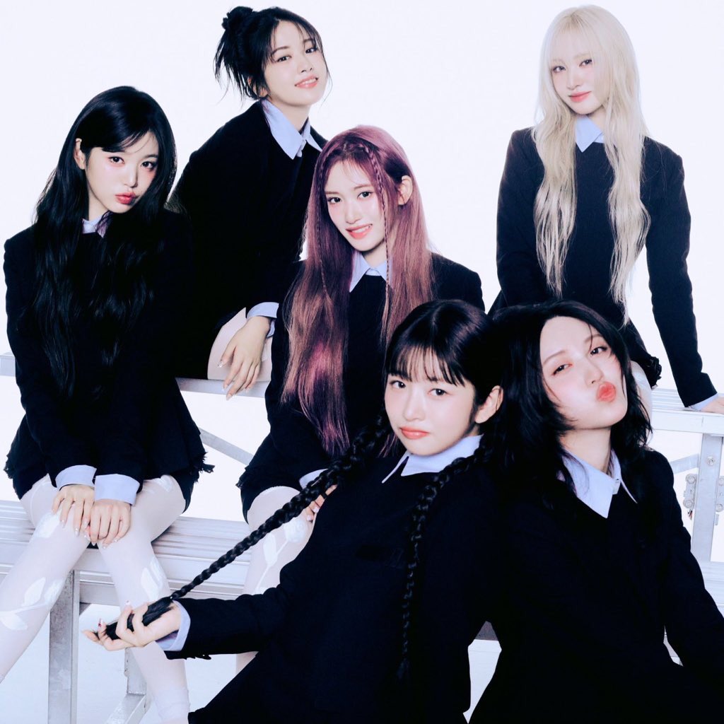 chartsive's tweet image. [INFO] @IVEstarship pre-release track 'BANG BANG' is BANNED by KBS Broadcast standard. 

The song contains EXPLICIT lyrics. 👀

#JANGWONYOUNG, Hwang Yubin, Seo Jieum &amp;amp; Exy (WJSN) are the lyricist. 

#IVE #아이브