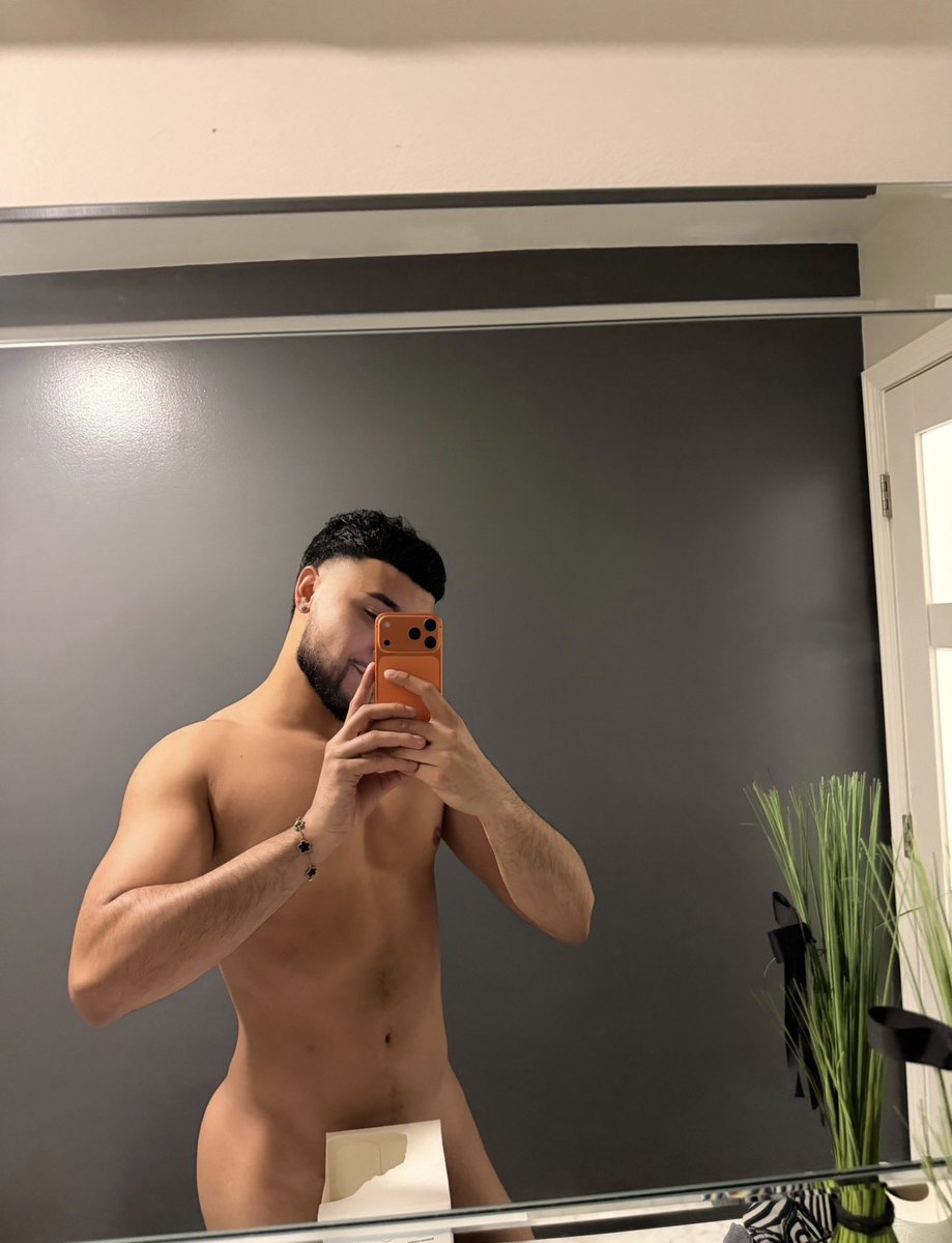 jovanessyy's tweet photo. was testing out the camera quality https://t.co/CFcGP76XxN