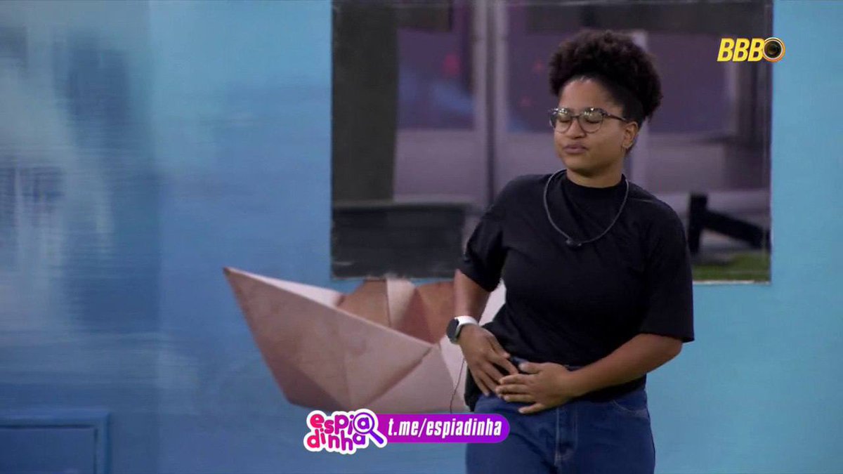 canalespiadinha's tweet image. De repente, as músicas das emparedadas pararam. Milena queria que tocasse ‘Golden’, do Guerreiras do K-Pop. 

Milena: “Só uma pra cada? Produção? Cadê as guerreiras?” #BBB26