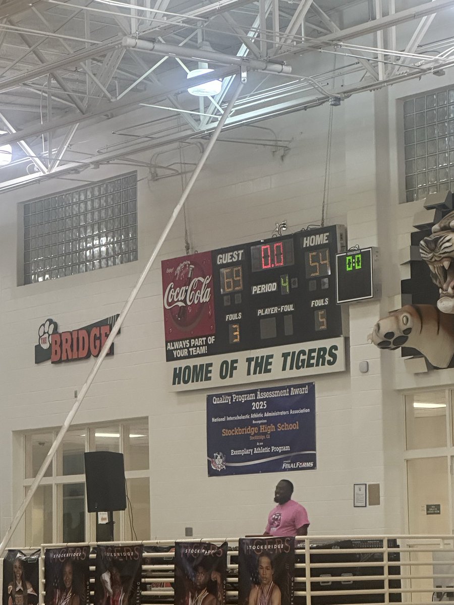 faciliTATE_Fitn's tweet photo. @KyleSandy355 Woodland(girls) wins over Stockbridge 👏🏾👏🏾👏🏾 #wolfpack #henrycounty #girlsbasketball https://t.co/61i0hUmjoY