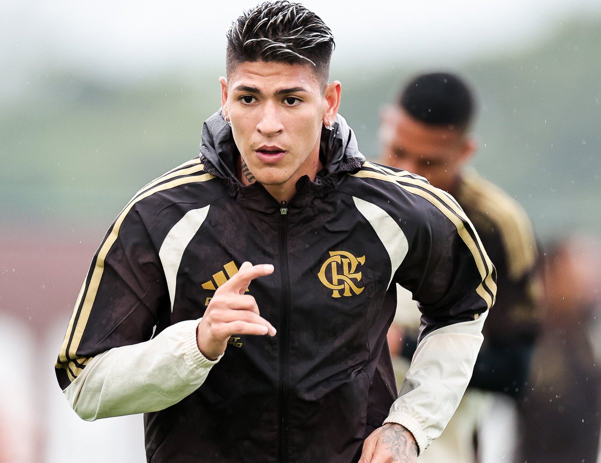 crflamay's tweet image. Esse kit de treino foi feito pensando nele