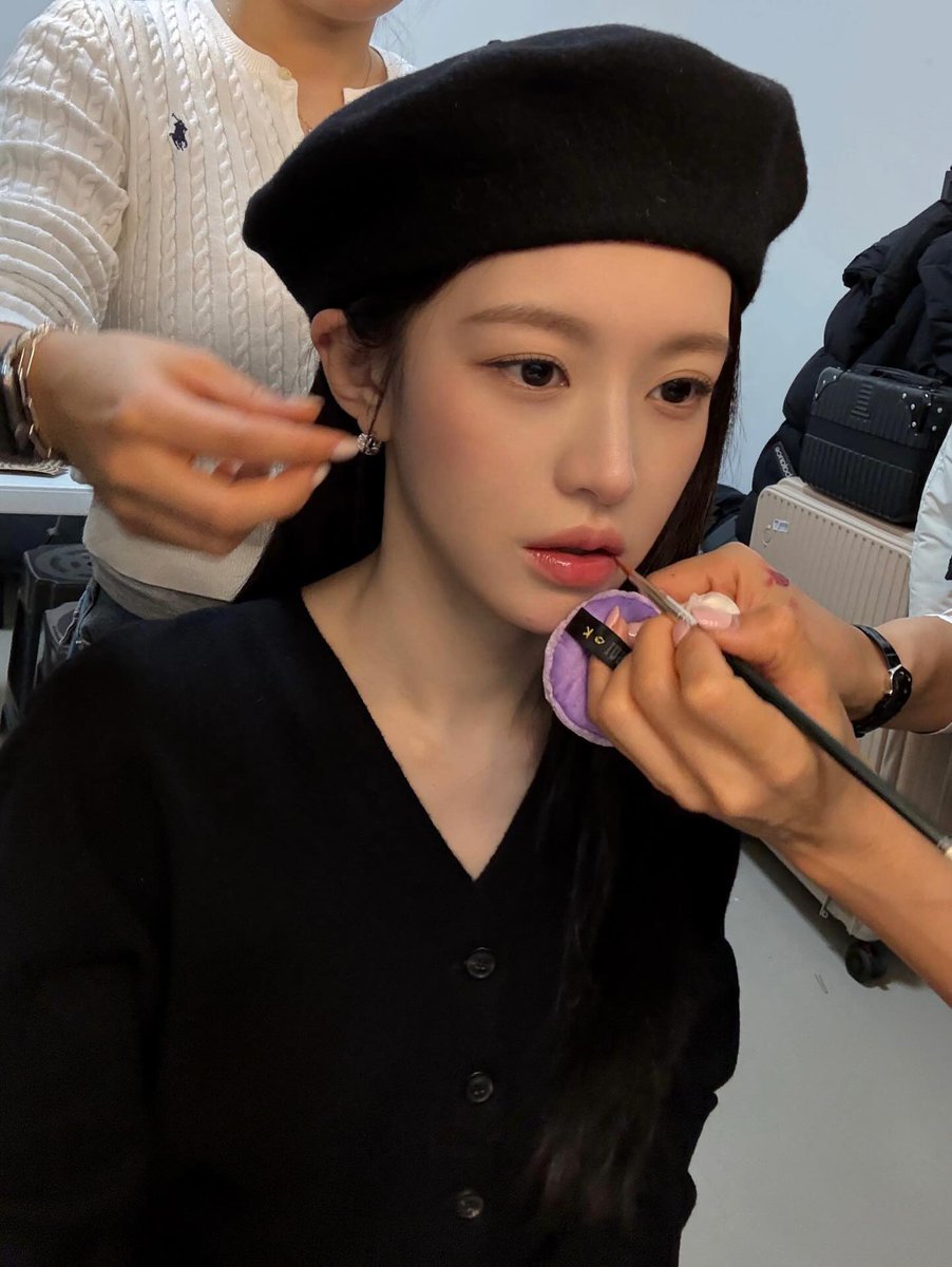 gyjbase's tweet image. Go Younjung has now reached 9.9 million followers on Instagram.