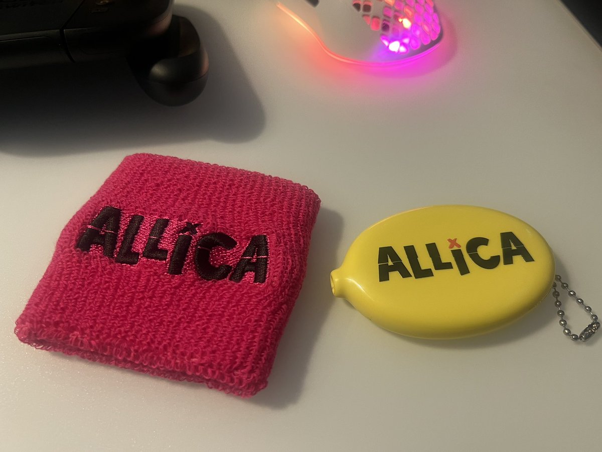 昨日のALLiCAのグッズ( ◜ᴗ◝) リストバンドとコインケース！ コインケース可愛い☺️