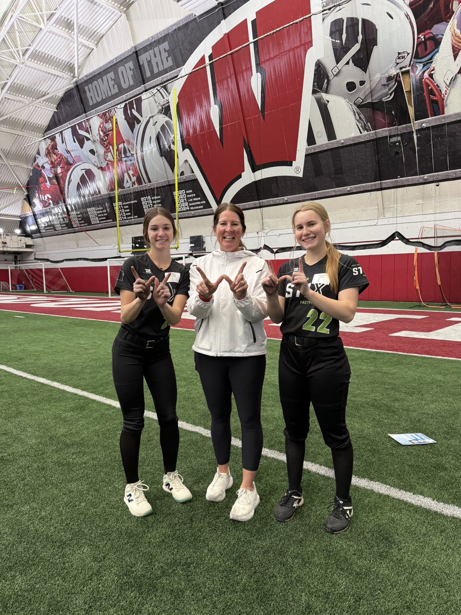 MabelJordan2029's tweet photo. Had a great time at the Wisconsin Badgers softball camp and learned lots from an outstanding group of coaches and athletes. I love the environment and the energy which made it a great experience. Thankful for the opportunity and excited to continue building on what I learned. @BadgerSoftball