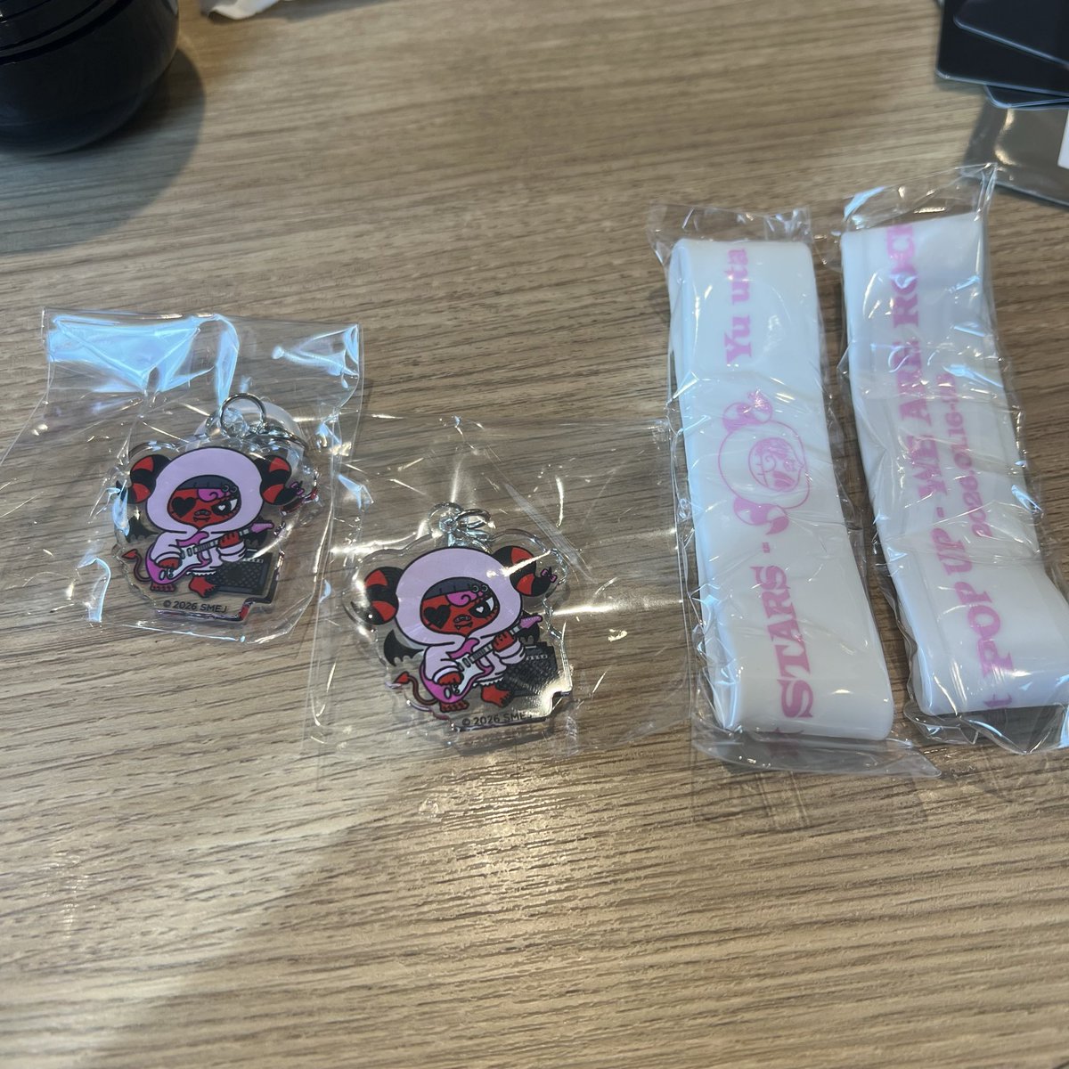 aa1995102608's tweet photo. YUTA 悠太 ゆうた ポップアップ ランダムトイ めじるしチャーム ラバーバンド ラババン Yu Uta

譲：めじるしチャーム ラバーバンド (1枚目)
求：2枚目💖＞缶バッジ

本日手渡しで交換できる方優先で探しております。
お気軽にリプまたはdmお願いします。 https://t.co/jtb2zckJFc