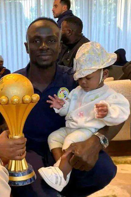 ابو امنه مع امنه شخصيًا ❤️❤️❤️❤️❤️
#ساديو_ماني