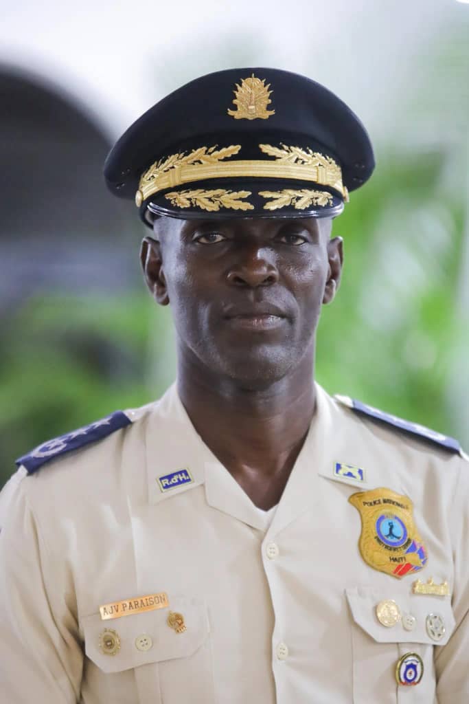 Le Directeur Général a.i. de la Police nationale d’Haïti, André Vladimir Paraison, a lancé, ce mardi 20 janvier 2026, un appel à la reddition volontaire des gangs armés afin de réduire les pertes humaines. Il affirme que la PNH dispose désormais des moyens nécessaires pour