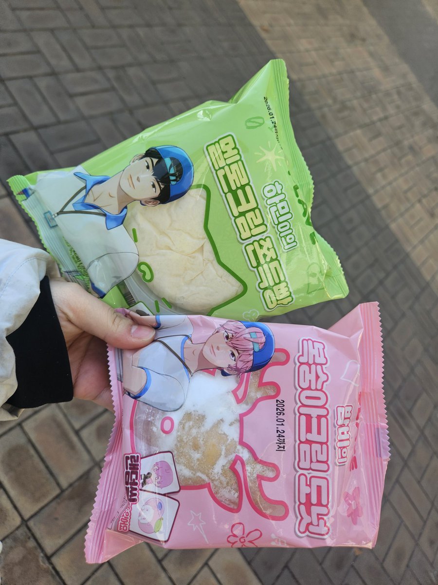 iwaejin_S2's tweet photo. 헤헿
생존시고함니다ㅜ 최근에 이사와 올해 이직준비로 바빠져 자주 못오게 되네요ㅠㅠ자들 날씨도 추운데 건강조심하셔요ㅠㅠ https://t.co/yINragZ4rl