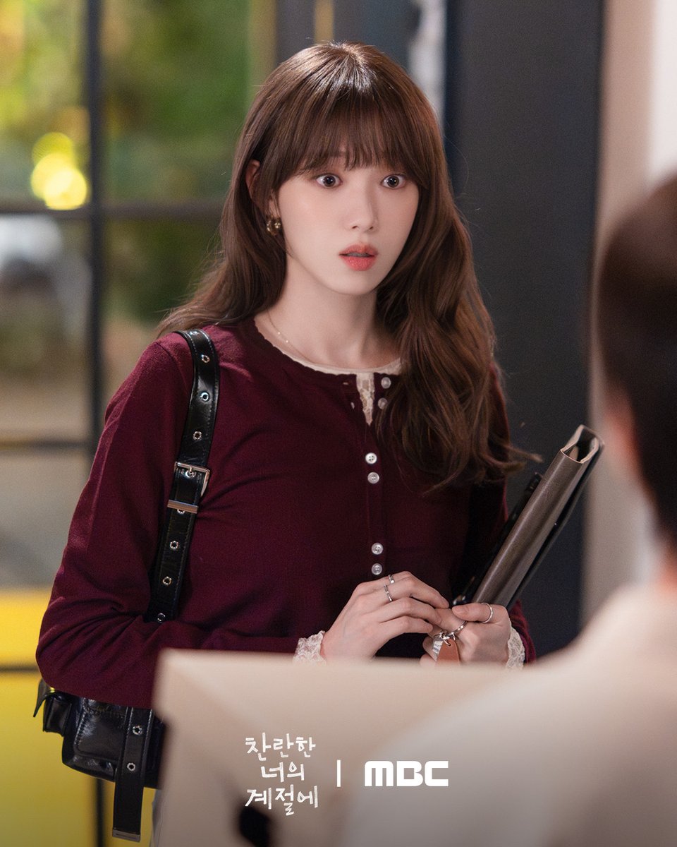 mbcdrama_pre's tweet photo. 갑자기 햇살처럼 밝은 남자가 와서
3개월 체험판 친구하자면, 어떨 것 같아?

찬X란, 봄바람 같은 인연의 시작🌼

<찬란한 너의 계절에>
2월 20일(금) 밤 9시 50분 MBC 첫 방송

#찬너계 #이성경 #채종협
#찬란한너의계절에 #MBC https://t.co/6i0hRxmYem