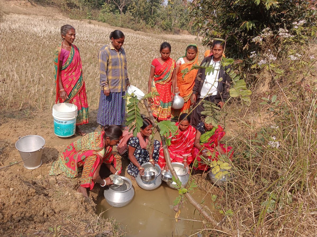 naveen_mund5963's tweet photo. ମୟୂରଭଞ୍ଜ ଜିଲ୍ଲା, କପ୍ତିପଦା ବ୍ଳକ ଅନ୍ତର୍ଗତ ମଝିଗୋଡିଆ ଗ୍ରା:ପ ଡାଙ୍ଗରଚୁଆ (ମରା ସାହି)ରେ ଦେଖିବାକୁ ମିଳିଛି ପାନୀୟ ଜଳର ସମସ୍ୟା। ଏଠାରେ ୬୦ ରୁ ଉର୍ଦ୍ଧ ଜନଜାତି ପରିବାର ହୋ ଏବଂ ସାନ୍ତାଳୀ ସମ୍ପ୍ରଦାୟର ଲୋକେ ବାସ କରନ୍ତି, ମୟୂରଭଞ୍ଜ ଜିଲ୍ଲା ଓ କପ୍ତିପଦା ବ୍ଳକ ପ୍ରଶାସନ ଏଥିପ୍ରତି ଯତ୍ନବାନ ହେବାକୁ ଅନୁରୋଧ କରାଯାଉଛି। https://t.co/j7hNSDZAyr