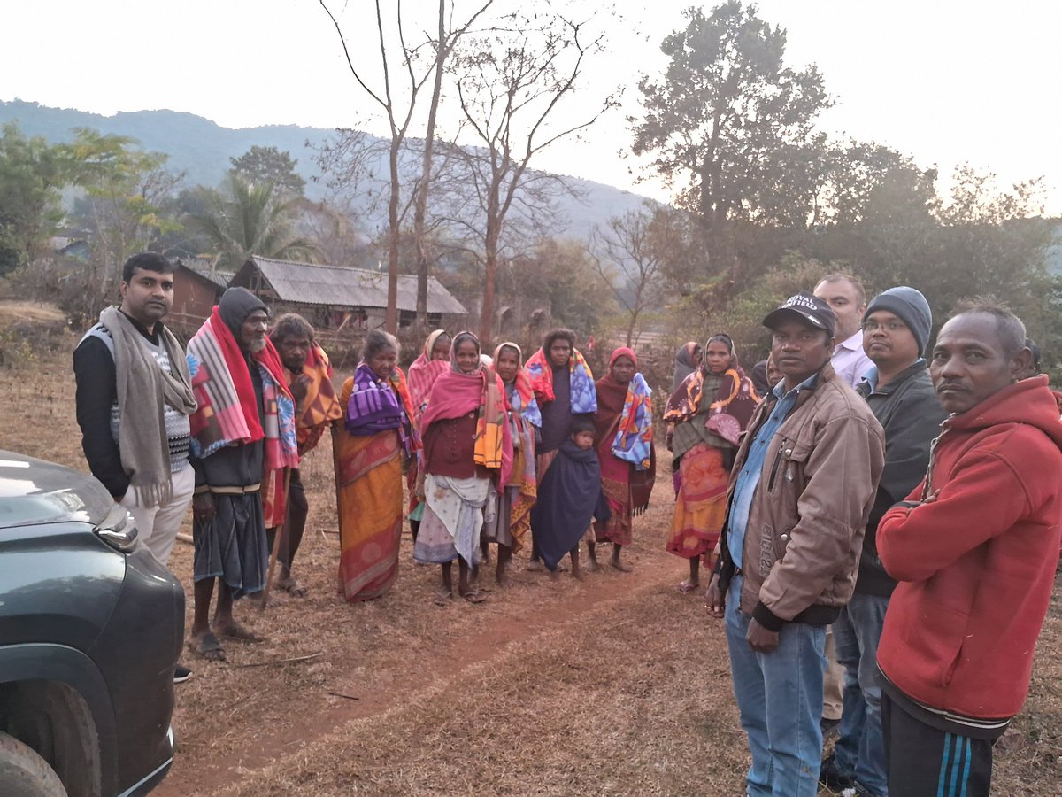 SunaraOdisha's tweet photo. Distribution of blankets to the children suffering from Cerebral Palsy and the old ones living alone to help them in the cold wave. https://t.co/FNtz8mYY3t