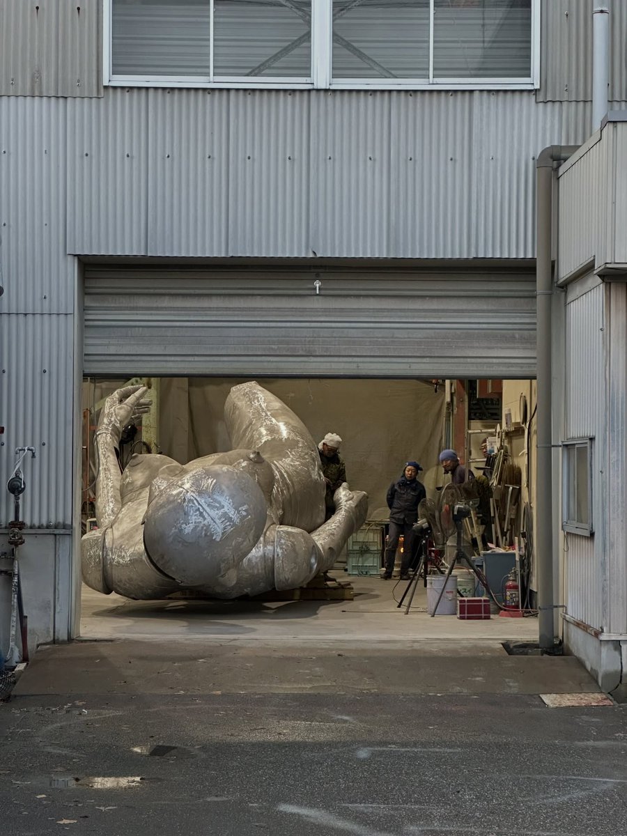 The Weeknd showcases the new Sorayama statue for the next leg of his tour.