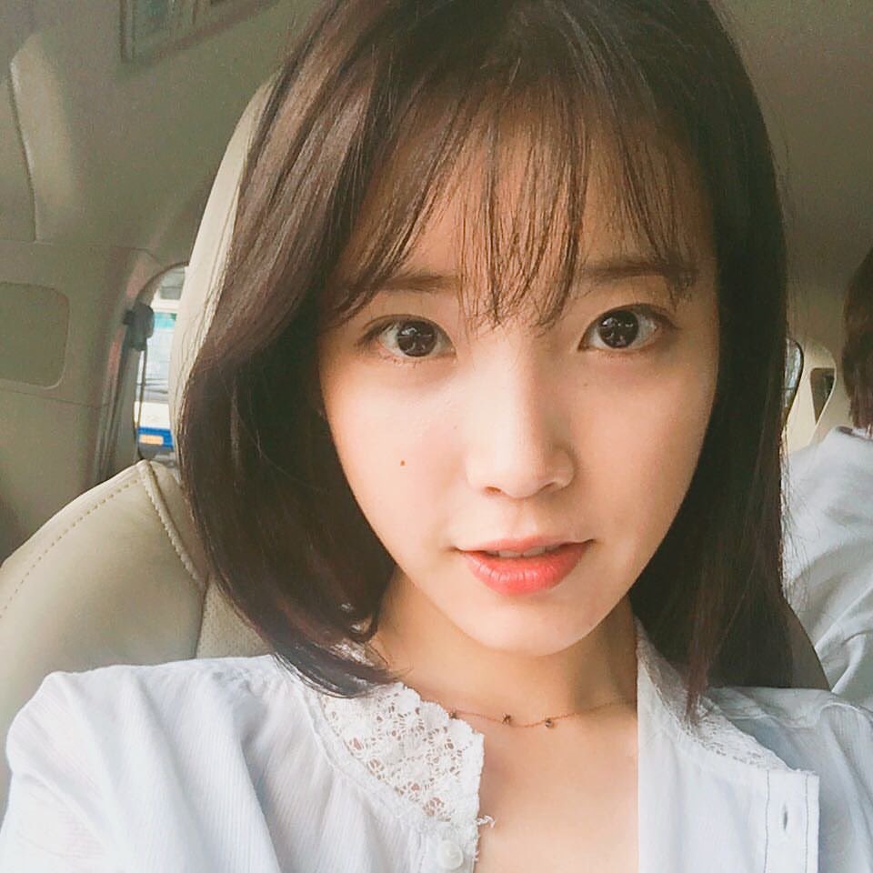 icy_iu's tweet photo. 백투더 2016
아날로그필터에 정방형셀카 그시절 아이유 추팔처하자.......... https://t.co/CH9aTy2jwh
