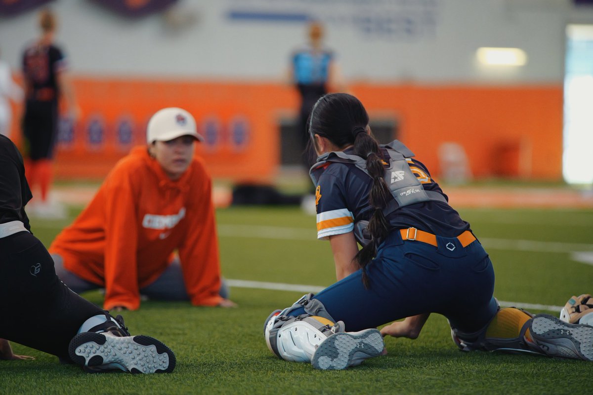 JellyPham2030's tweet image. Was lucky to get a lot of direct instruction from Kelly Torres at @clemsonsoftball camp.  Drills, metrics, and gametime at #catcher and #thirdbase.

Thank you @rittmanjohn @KatieRepole @Coach_Wigs for the feedback and mentorship.  @Org_LLG @LLGProspects14U
