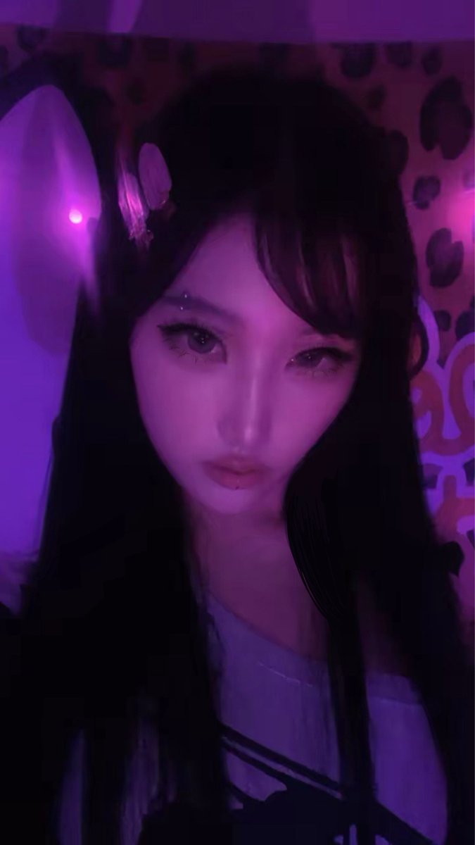 Ata2i's tweet image. I jst put on my fake piercing rn cuz i’m bored🎀