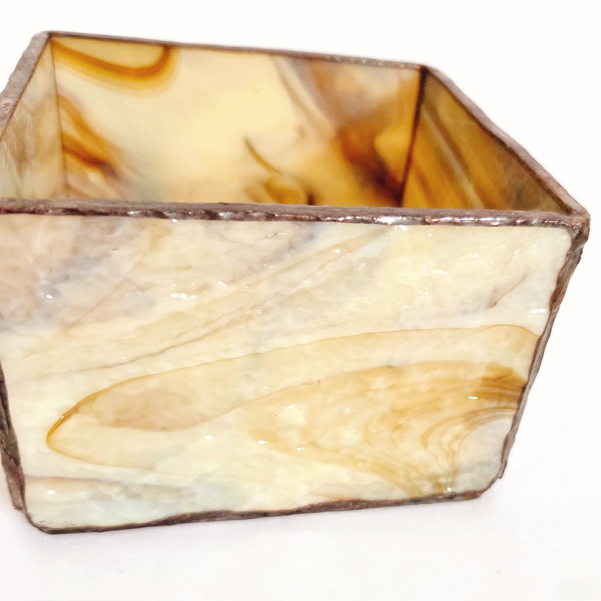 ドリップコーヒーホルダーです。
ぴったりサイズに仕上げました！
ウロボロスのグラニトが美しい✨
コーヒー好きの方にお迎えいただけると嬉しいです🎵

creema.jp/item/20343604/…

minne.com/items/44757889