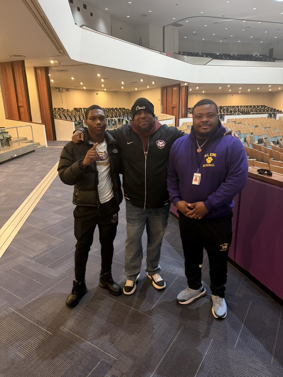 thank you <a href="/CoachCCalhoun/">Coach Calhoun</a> for taking the time out your day to come check me out had a great conversation much appreciated coach !! <a href="/CoachJordan215/">Coach Jordan</a> <a href="/MLK_football/">MLK Cougars Football</a>