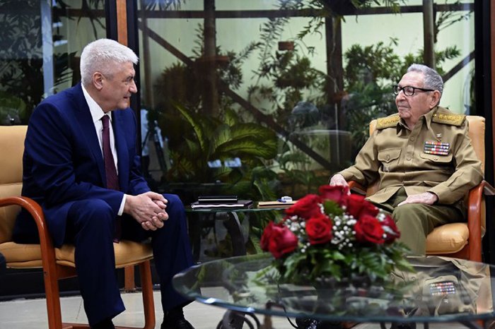 🇨🇺🤝🇷🇺|| Recibió Raúl al Ministro del Interior de la Federación de Rusia

👏El General de Ejército Raúl Castro Ruz recibió en la tarde de hoy al Ministro del Interior de la Federación de Rusia, General de la Policía Vladimir Alexandrovich Kolokoltsev.

👉acn.cu/cuba/recibio-r…