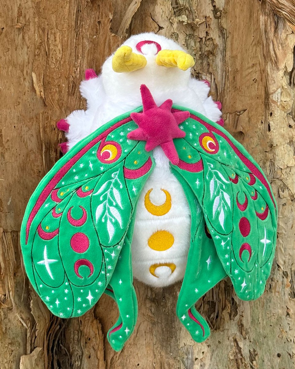 BeserkClothing's tweet image. Meet our new Luna Moth Plushie! 🌙🦋
ㅤ
Two layers of detailed embroidered wings, posable wire antenna and soft fluffy body - she's the perfect magical &amp;amp; cute #moth companion!

beserk.com.au/products/luna-…