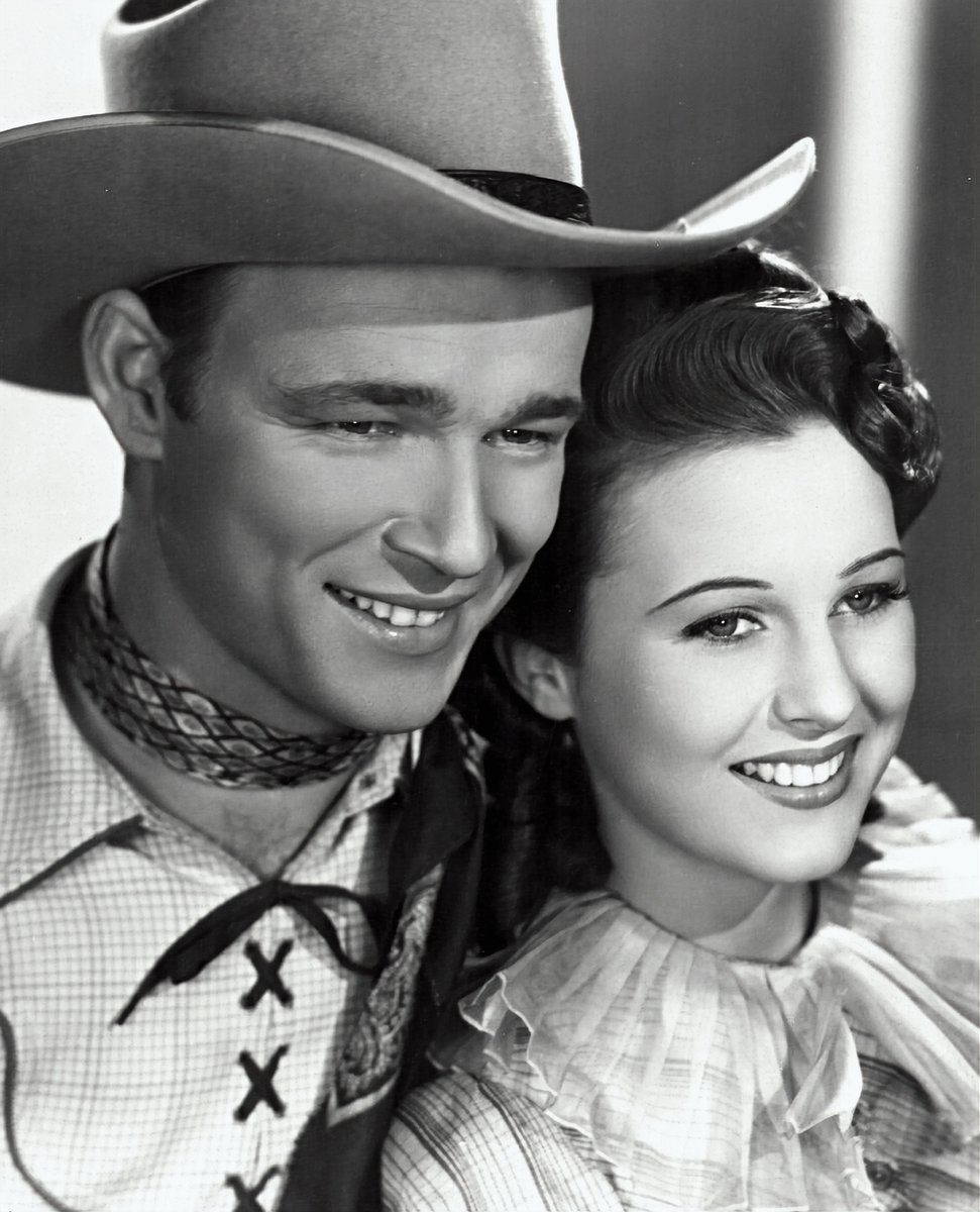 XmxHowes's tweet photo. Available here https://t.co/WD7f18WcQs
#RoyRogers #MaryHart #ShineonHarvestMoon #MovieStars #singer #cowboyhat #Wallartforsale #wallart #gifs #giftideas #retro #vintage #blackandwhite #cowboy #scarf #classicFilm #movies #oldmovies https://t.co/SU23z6XFOp