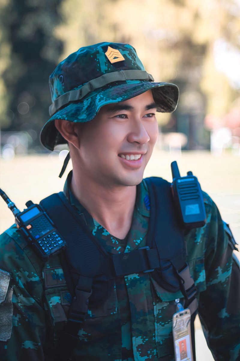 "ชุดลายพรางน่ะเอาไว้พรางตัวจากข้าศึก... แต่รอยยิ้มผมมีไว้เพื่อ ละลายพฤติกรรมคุณ โดยเฉพาะ😘❤️❤️ #ลําปาง #ลําปางในเมือง