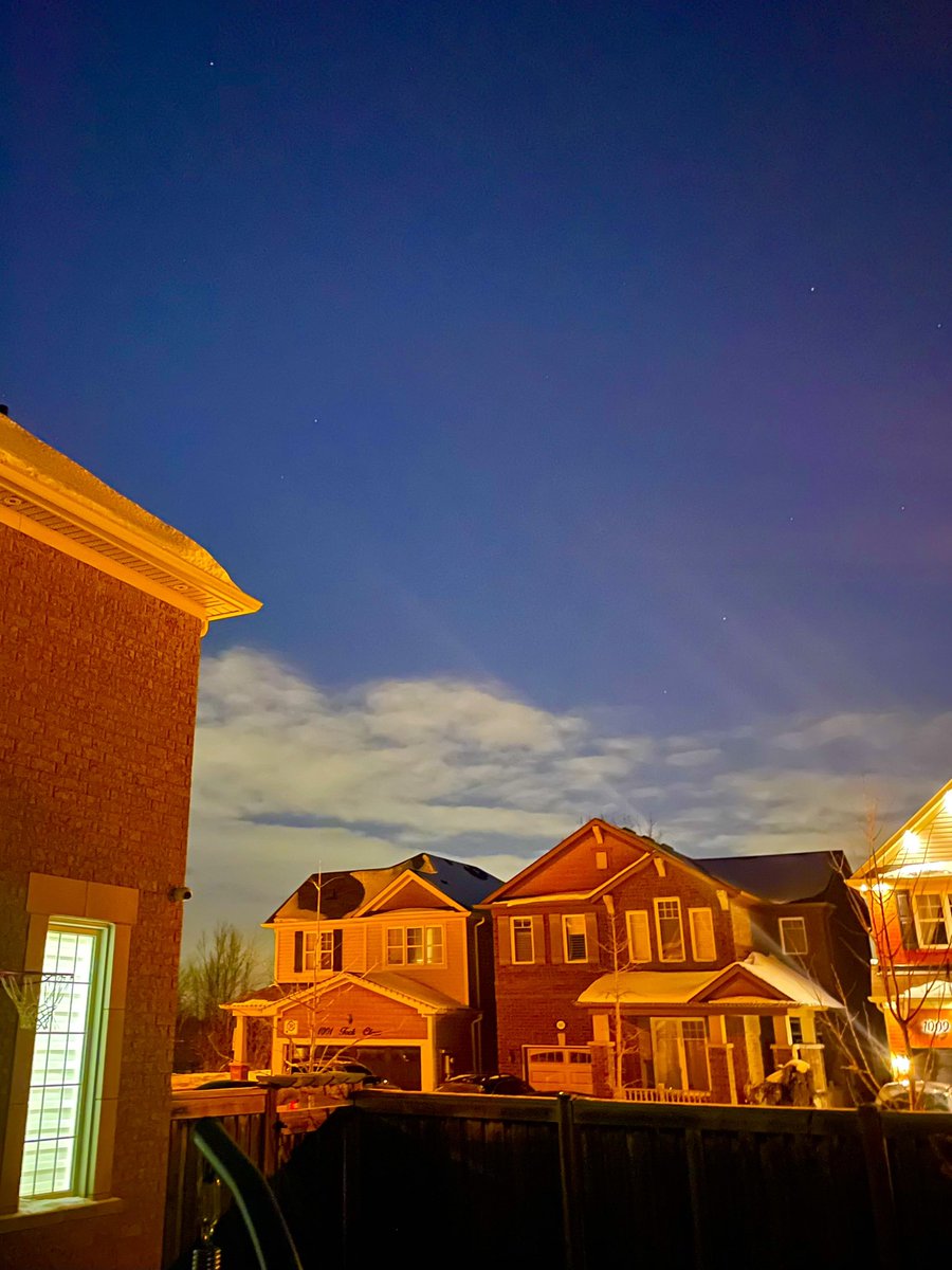 Extremely faint, non visible to the naked eye pillars of the Aurora seen in Milton, Ontario around 8:30! #ONStorm #aurora