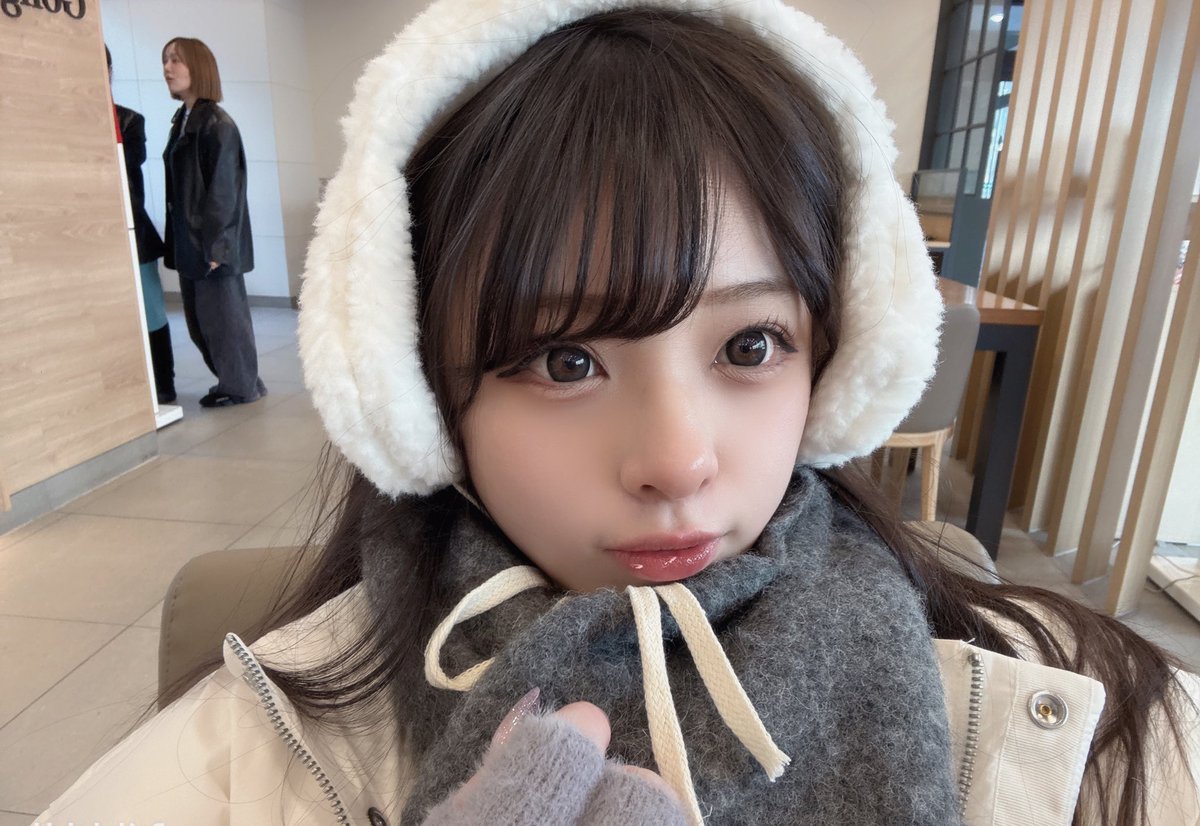 usashan___'s tweet photo. 寒すぎて耳あてと手袋した🤍🥹 https://t.co/42sBfolqh8