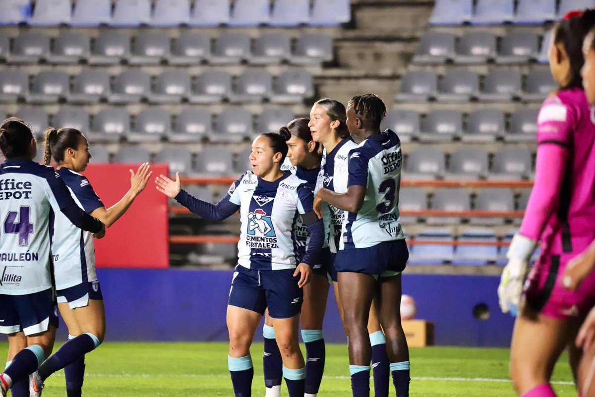 TRES TIROS NOMAS… 👸🏻⚽️🏟️
Las #Tuzas golean 3-0 al #Puebla luego del primer tiempo en el Estadio Hidalgo. Anotaciones de Charlyn (2) y Mauleón. Noche tranquila para las Diosas del Viento. Fotos @kelvin_loaiza_tellez