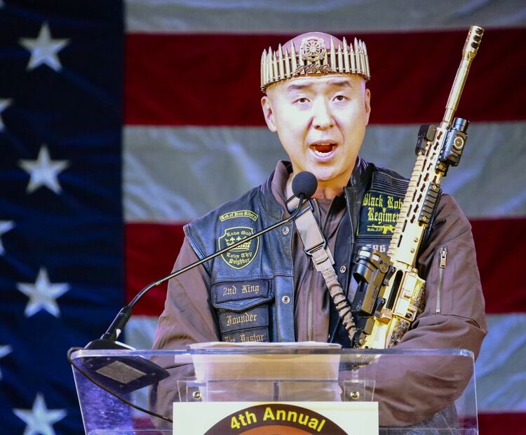 サンクチュアリ教会とは、頭に弾丸の王冠をかぶり常に銃を持ったムンヒョンジン（文鮮明の七男）が教祖のアタオカやばカルトですね
アメリカではトランプを激烈に支え、Qアノンとともに陰謀論者でもあります
日本では安倍晋三、高市早苗、参政党、幸福実現党を支持しています
杉田水脈もなんですね☠️