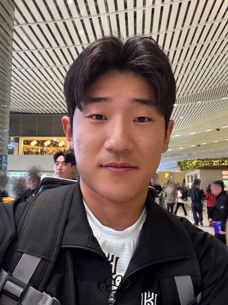 임준형 갈때는 이코노미 올때는 비즈니스 탄대요~ 출국편은 비지니스에 자리가 없었다고 ㅠㅠ 케이티위즈의 가왕 임준형, 몸 잘 만들어서 26시즌 커하 ㄱㄱ 

#ktwiz #임준형